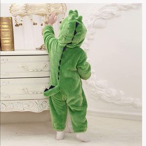 Green baby dinosaur costume 0-3 months